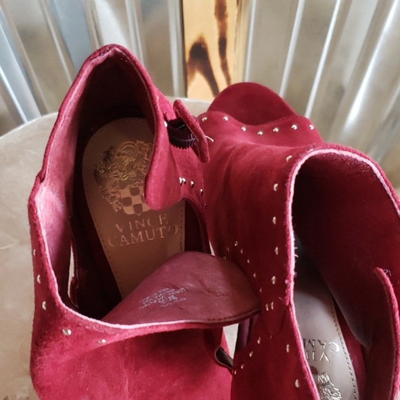 Shoes - Picture 3 of 4